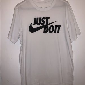 Nike Tee Mens Medium